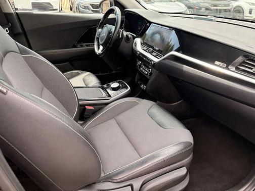 Aurora Black Pearl 2022 Kia Niro EV EX
