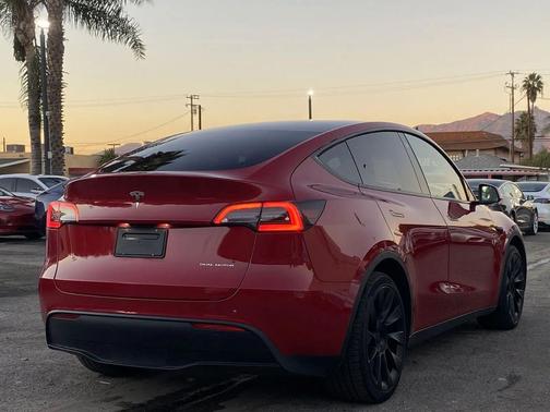 2022 Tesla Model Y Long Range Dual Motor All-Wheel Drive