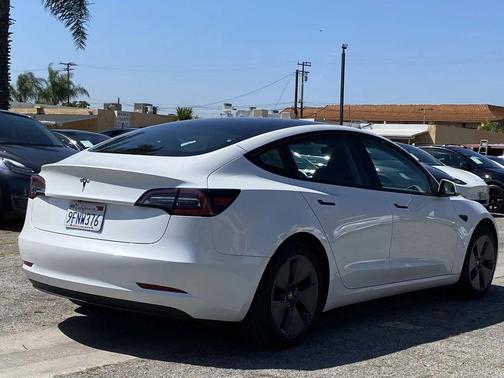Pearl White Multi-Coat 2023 Tesla Model 3 Standard Range