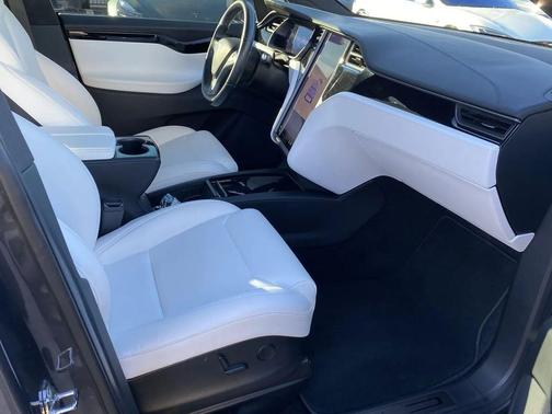 2020 Tesla Model X Long Range*