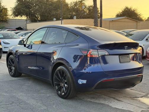 2021 Tesla Model Y Standard Range Rear-Wheel Drive