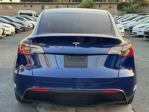 2021 Tesla Model Y Standard Range Rear-Wheel Drive