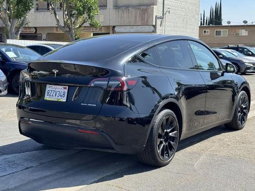 2022 Tesla Model Y Long Range Dual Motor All-Wheel Drive