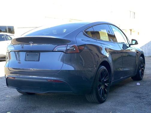 2022 Tesla Model Y Long Range Dual Motor All-Wheel Drive