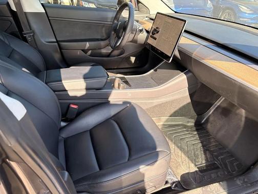 Midnight Silver Metallic 2019 Tesla Model 3 Performance