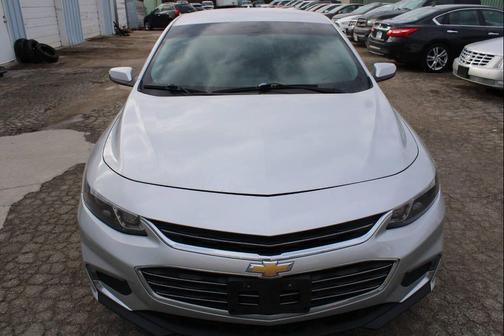 Silver Ice Metallic 2018 Chevrolet Malibu LT