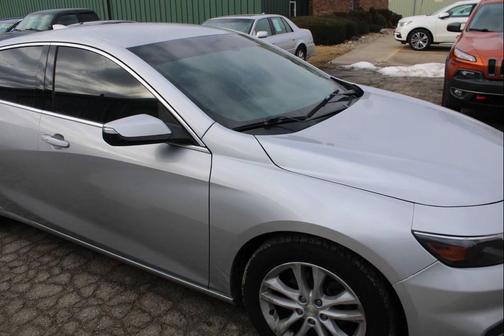 Silver Ice Metallic 2018 Chevrolet Malibu LT