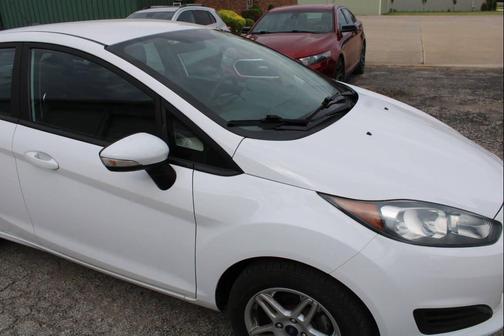 Oxford White 2018 Ford Fiesta SE