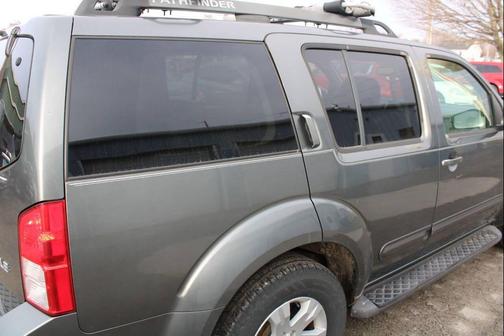 2006 Nissan Pathfinder LE