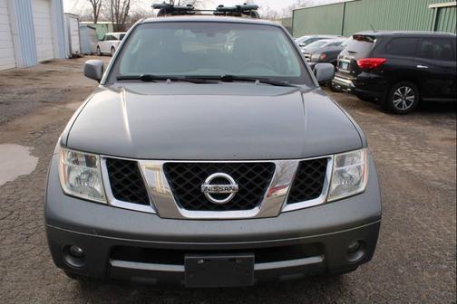 2006 Nissan Pathfinder LE