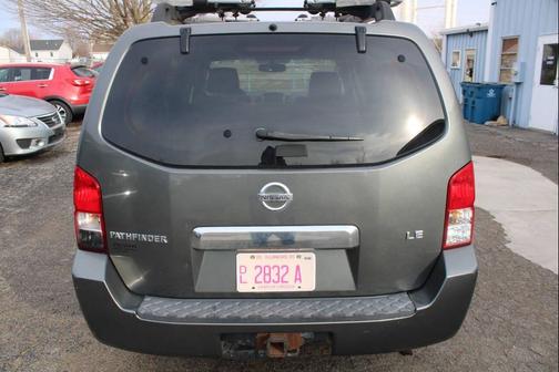 2006 Nissan Pathfinder LE