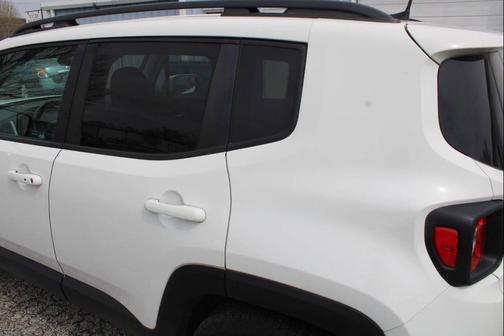 Alpine White 2018 Jeep Renegade Latitude