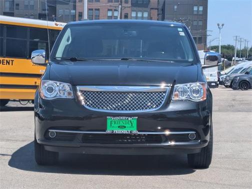2016 Chrysler Town & Country Limited Platinum