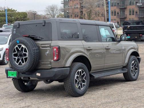 2025 Ford Bronco Outer Banks