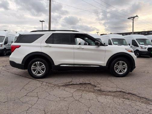 White Metallic 2023 Ford Explorer XLT