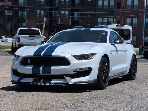 Oxford White 2017 Ford Shelby GT350 Base