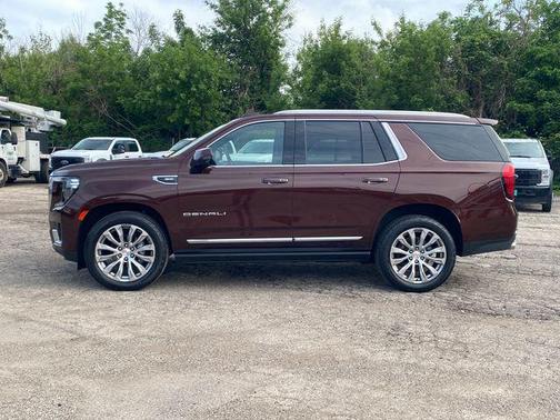 Redwood Metallic 2022 GMC Yukon Denali