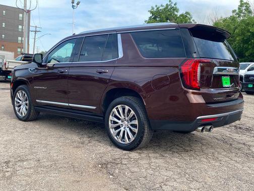 Redwood Metallic 2022 GMC Yukon Denali