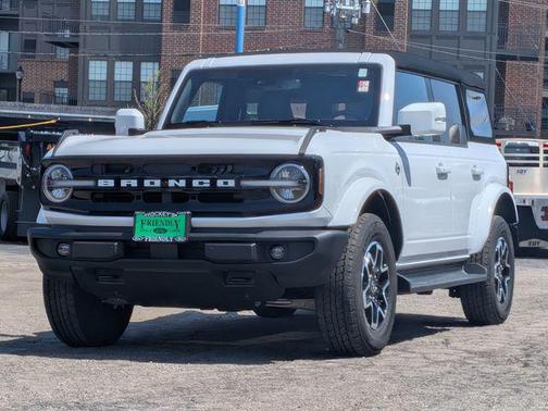 Oxford White 2025 Ford Bronco Outer Banks
