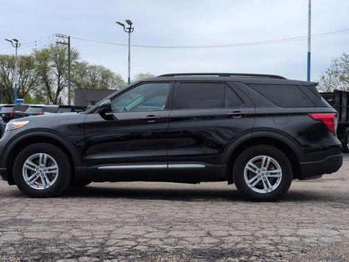 Agate Black Metallic 2023 Ford Explorer XLT