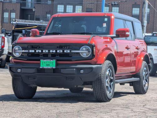 Hot Pepper Red Metallic Tinted Clearcoat 2024 Ford Bronco Outer Banks