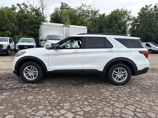 Star White Metallic Tri-Coat 2026 Ford Explorer Active
