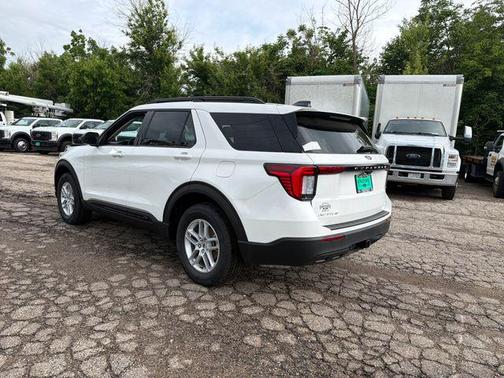 Star White Metallic Tri-Coat 2026 Ford Explorer Active