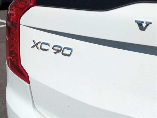2019 Volvo XC90 T6 Momentum