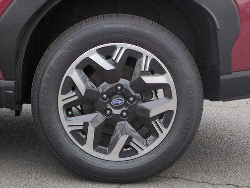 2025 Subaru Forester Base