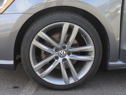 2018 Volkswagen Passat 2.0T R-Line