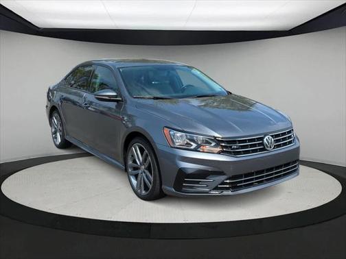 2018 Volkswagen Passat 2.0T R-Line
