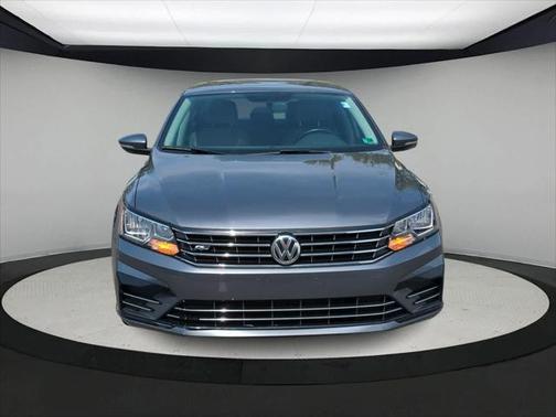 2018 Volkswagen Passat 2.0T R-Line