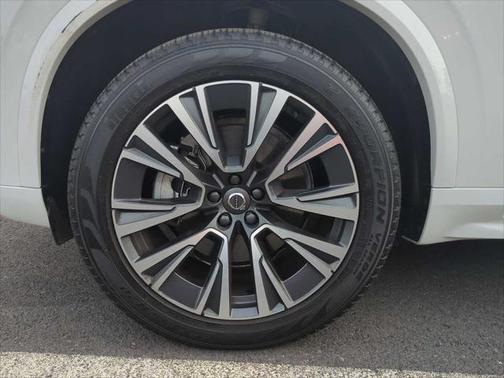 2020 Volvo XC90 T6 Momentum