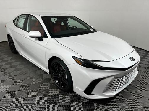 Wind Chill Pearl 2026 Toyota Camry XSE