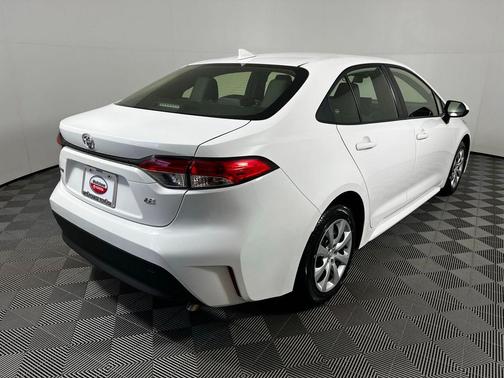 Ice Cap 2024 Toyota Corolla LE