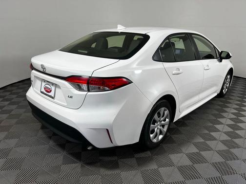 Ice Cap 2024 Toyota Corolla LE
