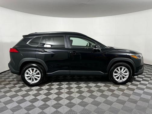 2025 Toyota Corolla Cross LE