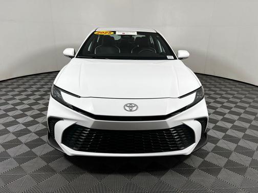 Ice Cap 2025 Toyota Camry SE