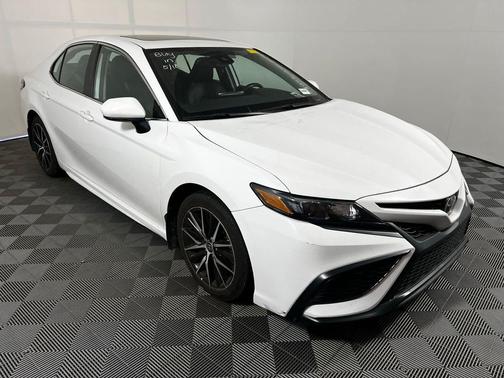 Ice Cap 2023 Toyota Camry SE