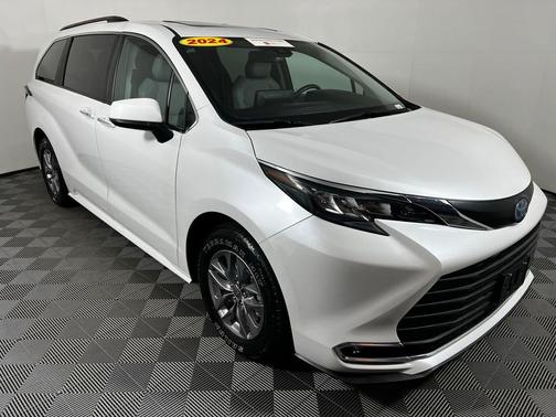 2024 Toyota Sienna XLE