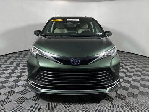2022 Toyota Sienna XLE 8 Passenger