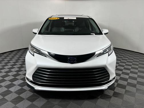 2023 Toyota Sienna Limited