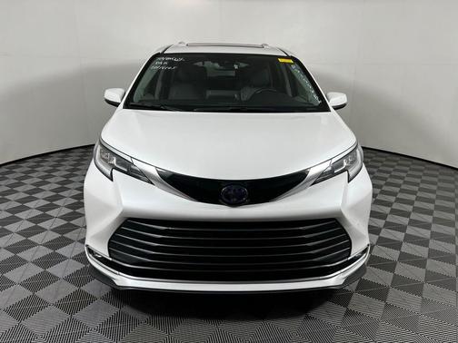 2023 Toyota Sienna Limited 7-Passenger
