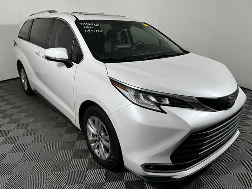 2023 Toyota Sienna Limited 7-Passenger
