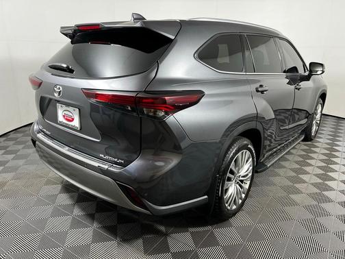 2024 Toyota Highlander Platinum