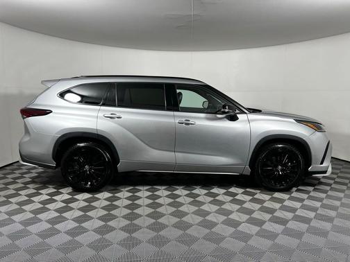 2025 Toyota Highlander XSE