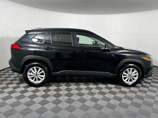 2025 Toyota Corolla Cross LE