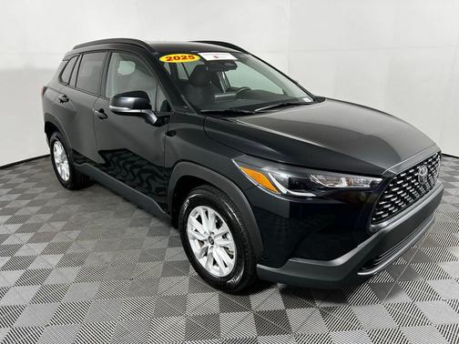 2025 Toyota Corolla Cross LE