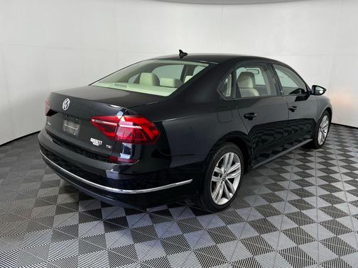 2019 Volkswagen Passat 2.0T Wolfsburg Edition