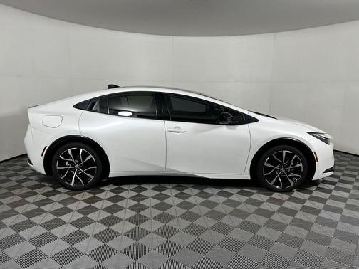 Wind Chill Pearl 2026 Toyota Prius Plug-In Hybrid XSE Premium